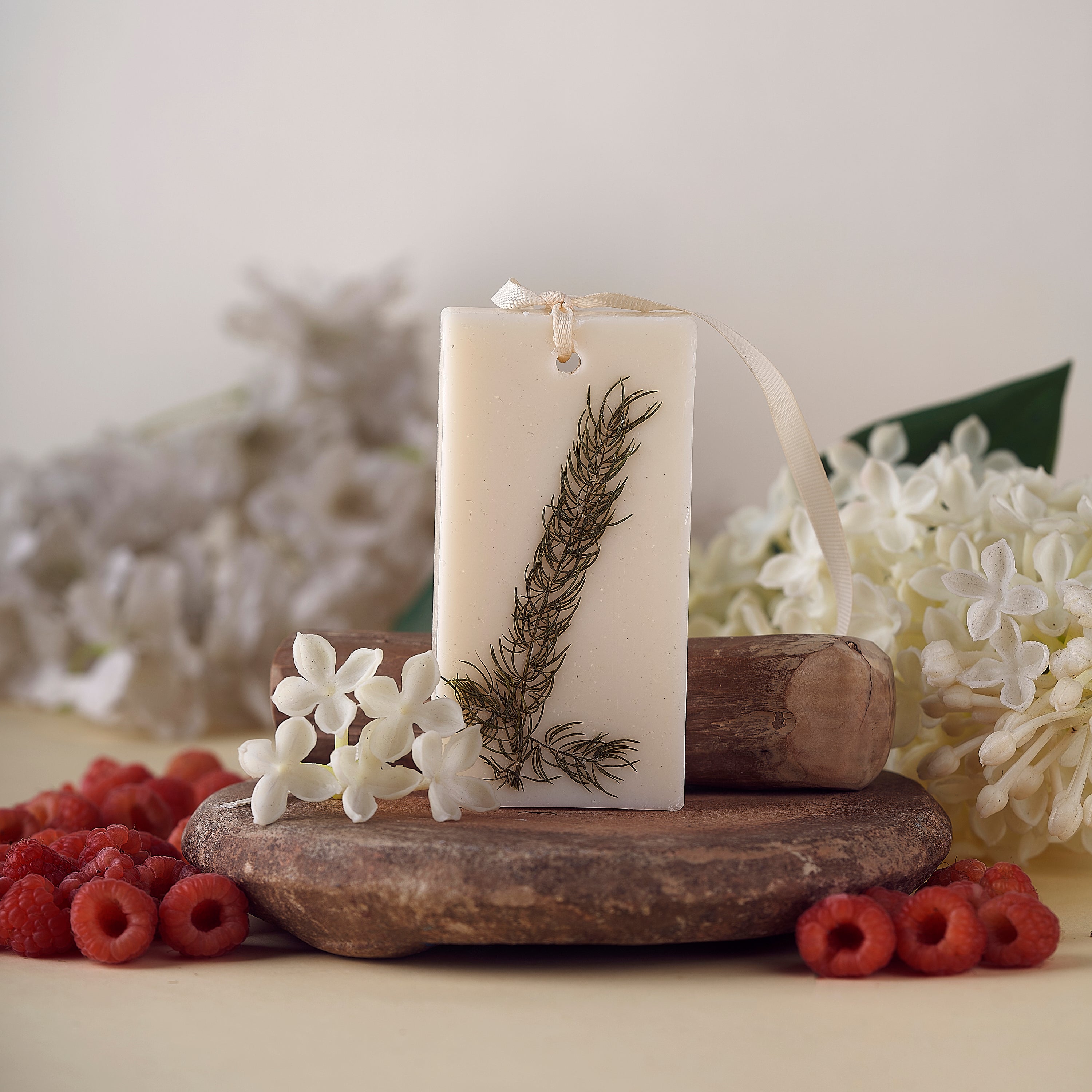 ENCE Mira  Rasberry & Arabian Jasmine Closet Candle (80g / 45+ Days)
