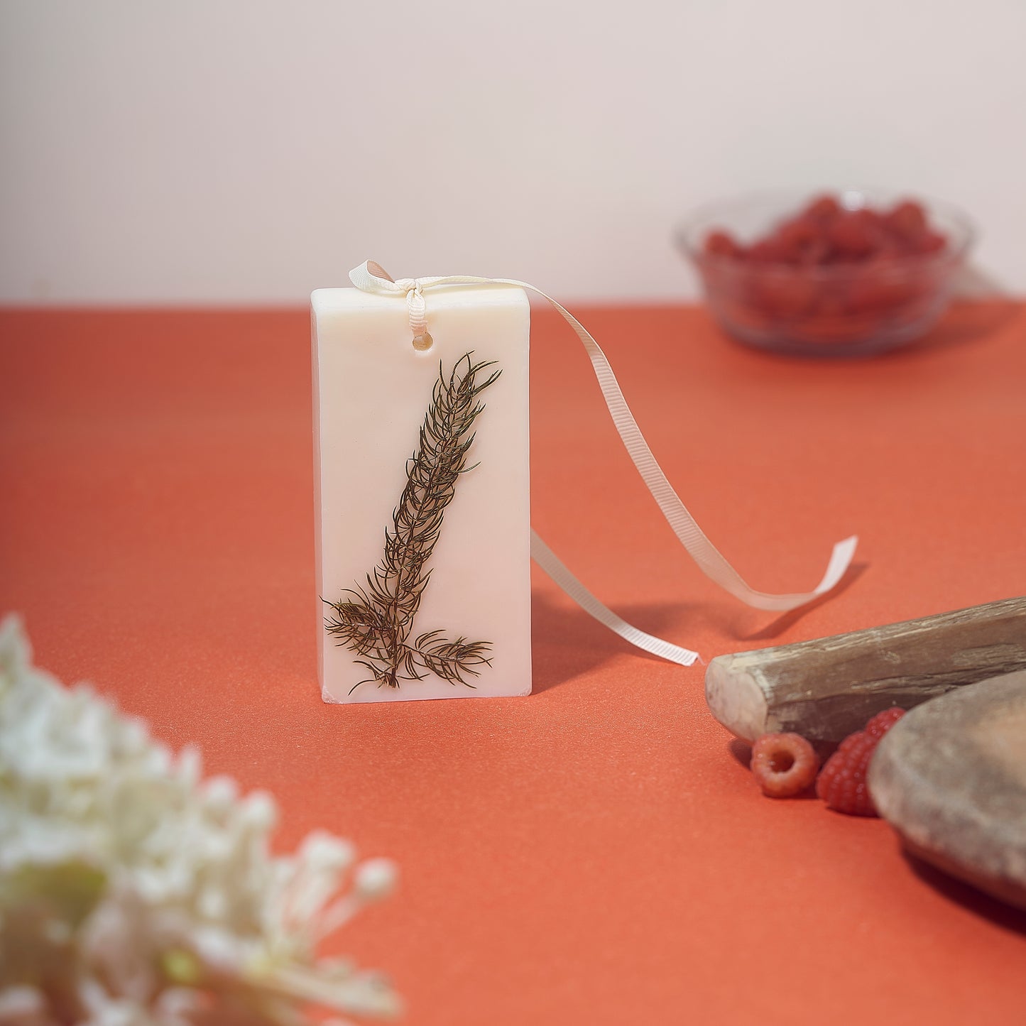 ENCE Mira  Rasberry & Arabian Jasmine Closet Candle (80g / 45+ Days)