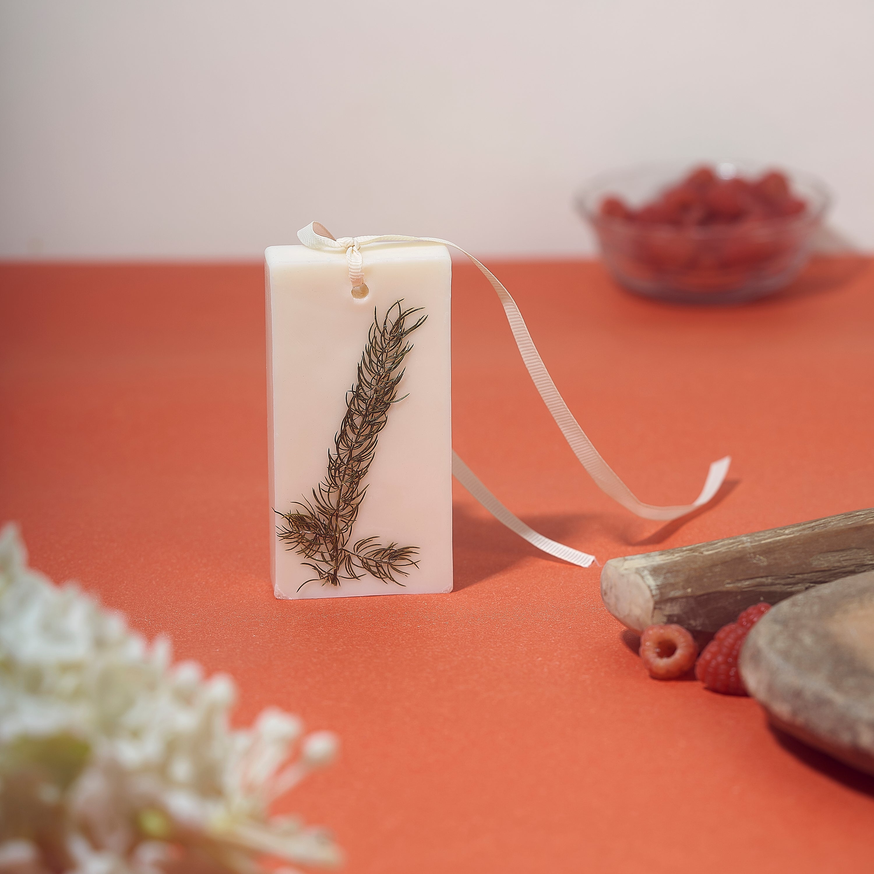 ENCE Mira  Rasberry & Arabian Jasmine Closet Candle (80g / 45+ Days)
