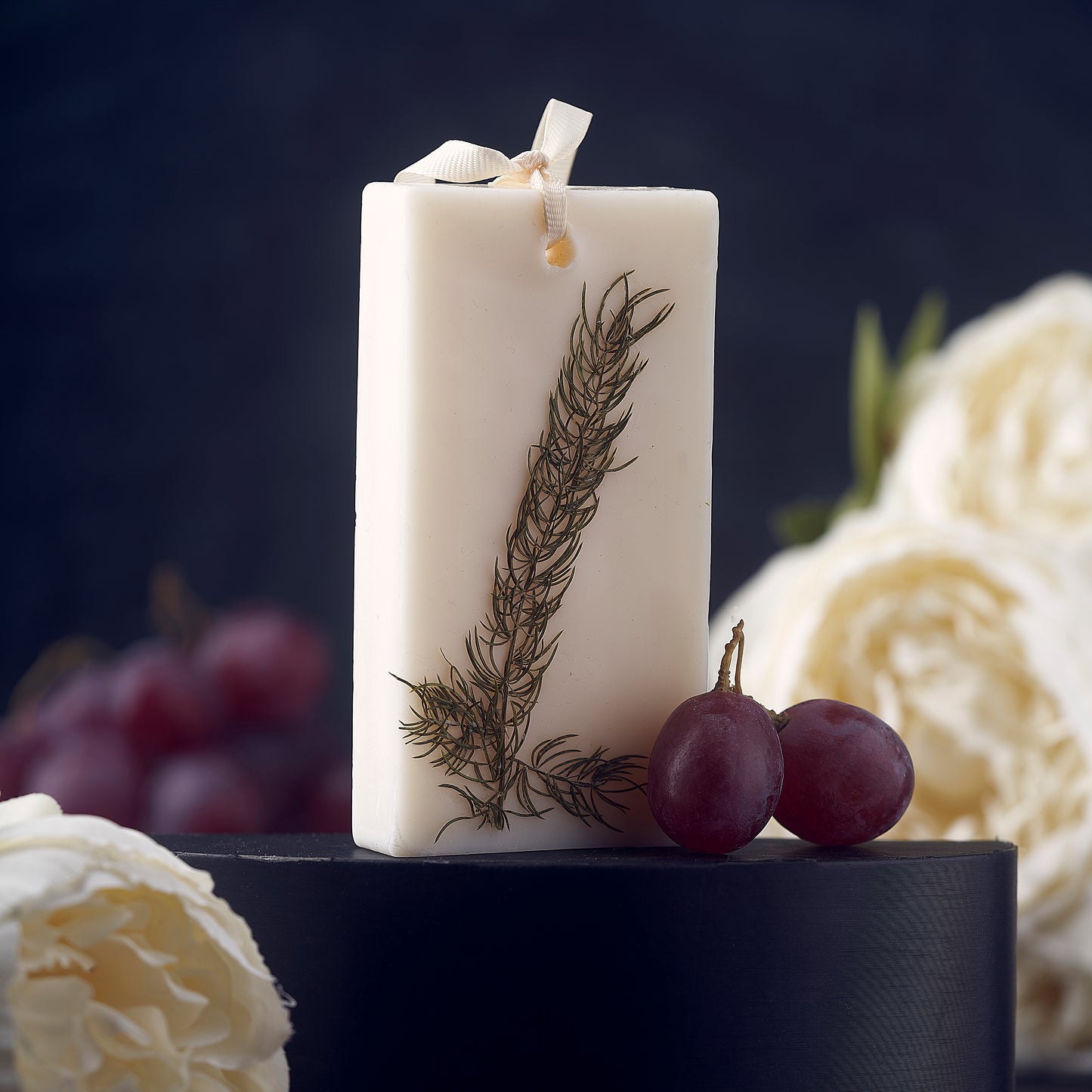 ENCE Thelais  Red Berries & Peony Closet Candle (80g / 45+ Days)
