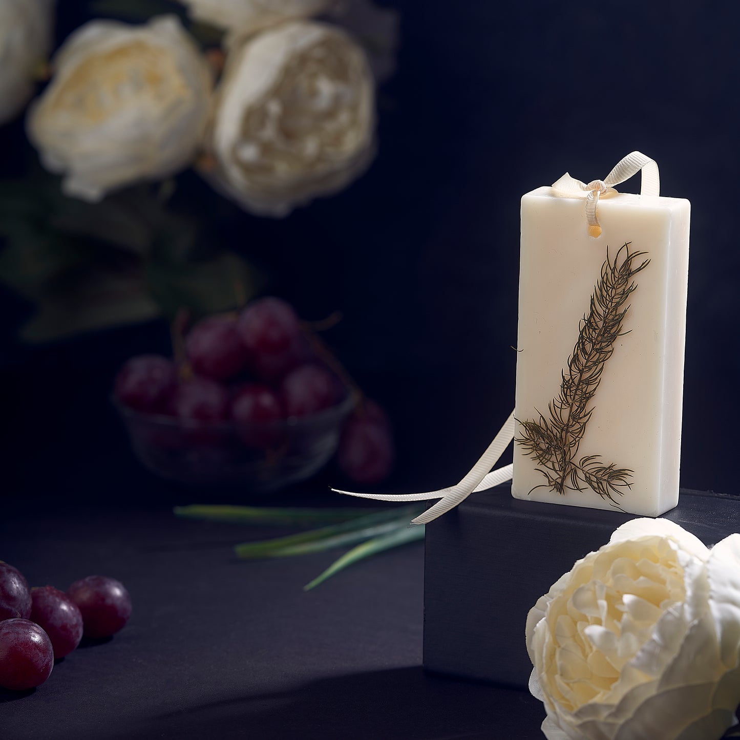 ENCE Thelais  Red Berries & Peony Closet Candle (80g / 45+ Days)