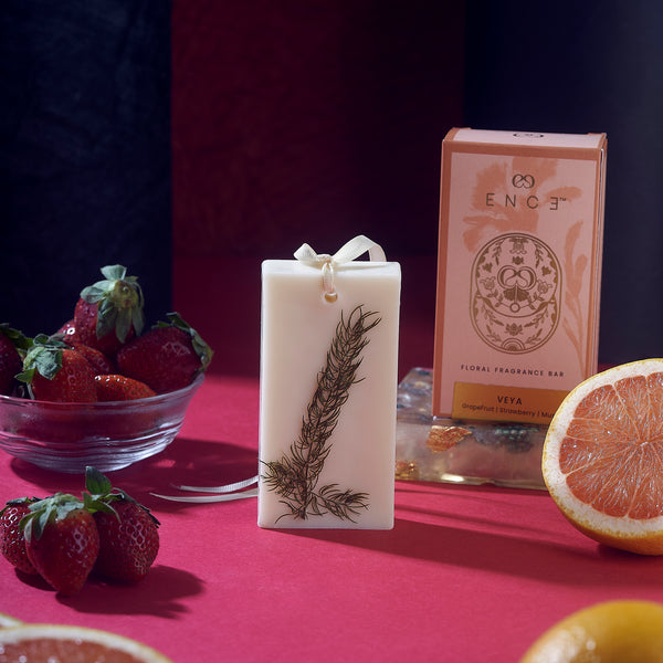 ENCE Veya  Grapefruit & Strawberry Closet Candle (80g / 45+ Days)