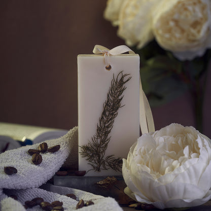 ENCE Lura  Coffee & Atlas Cedarwood Closet Candle (80g / 45+ Days)