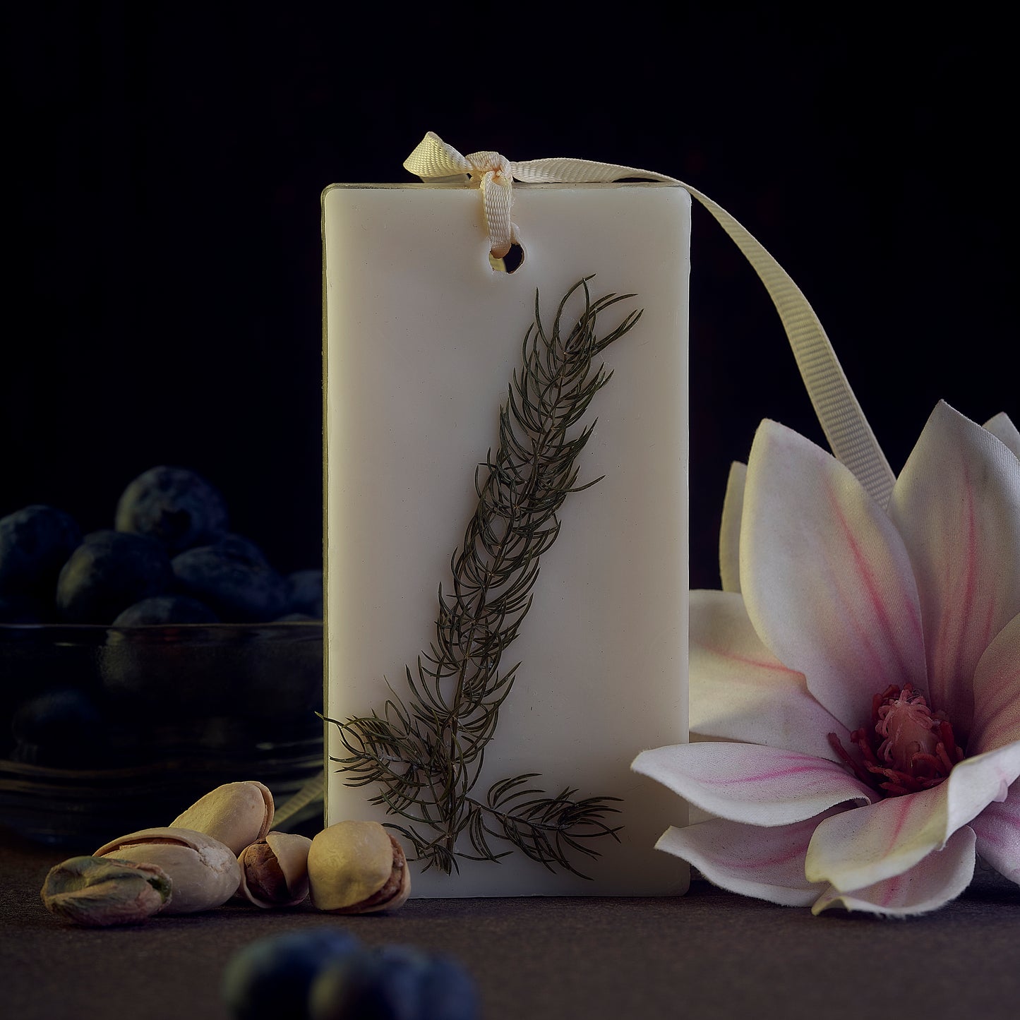 ENCE Cira  Black Currant & Magnolia Closet Candle (80g / 45+ Days)