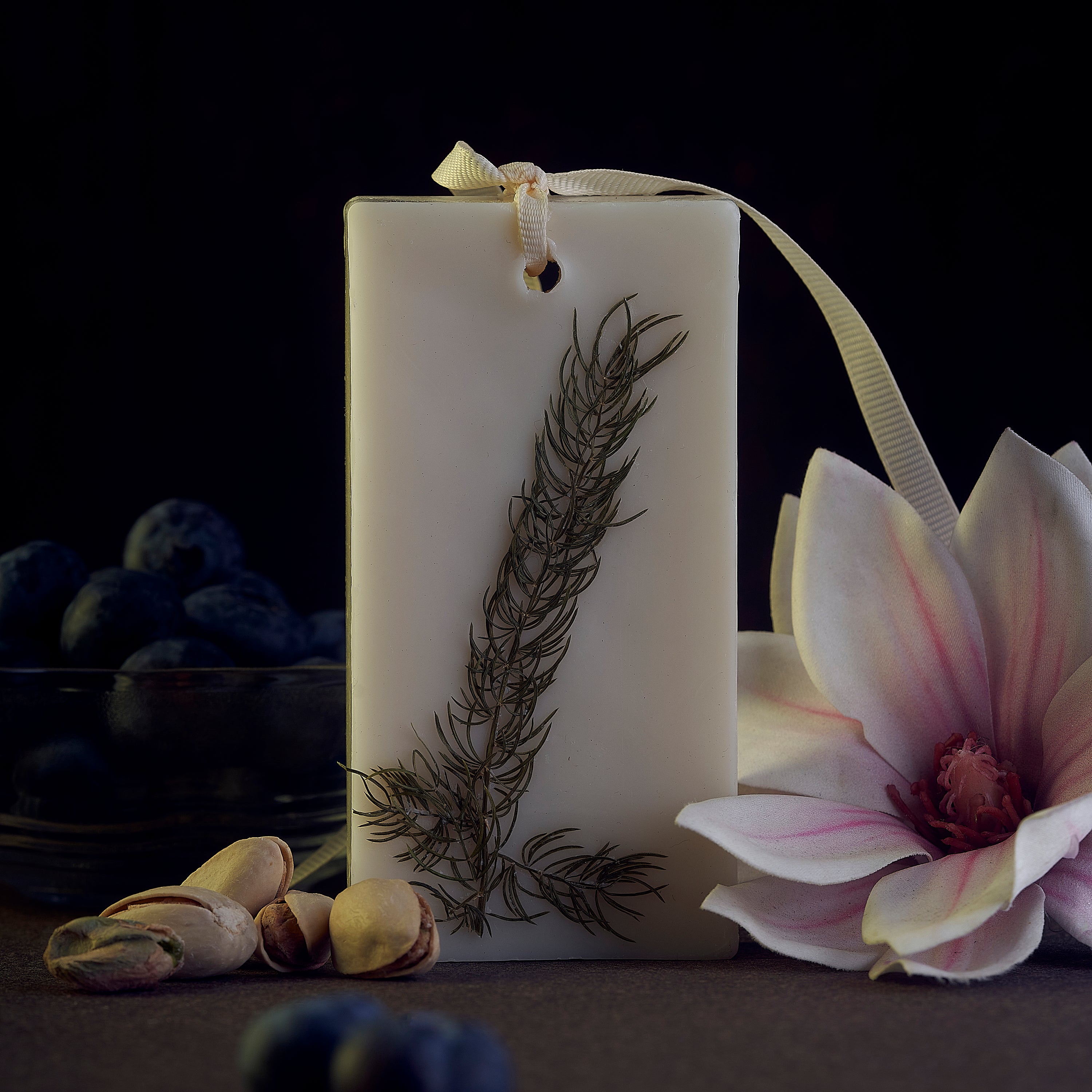 ENCE Cira  Black Currant & Magnolia Closet Candle (80g / 45+ Days)