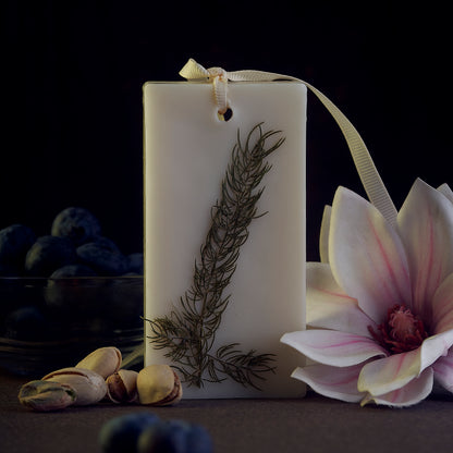 ENCE Cira  Black Currant & Magnolia Closet Candle (80g / 45+ Days)